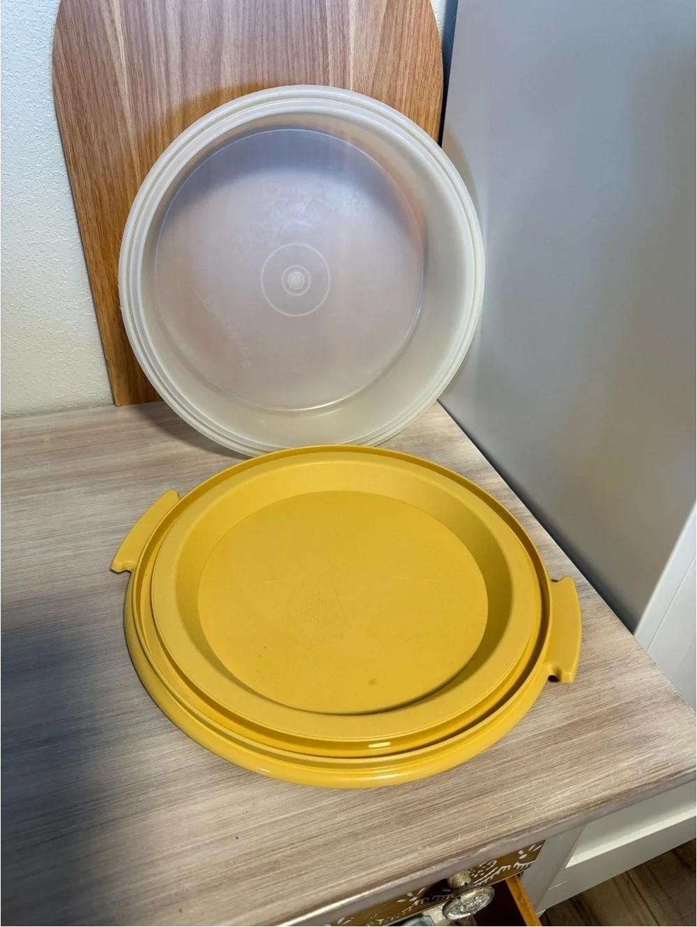 Vintage Tupperware Mustard Yellow Cake Taker Carrier